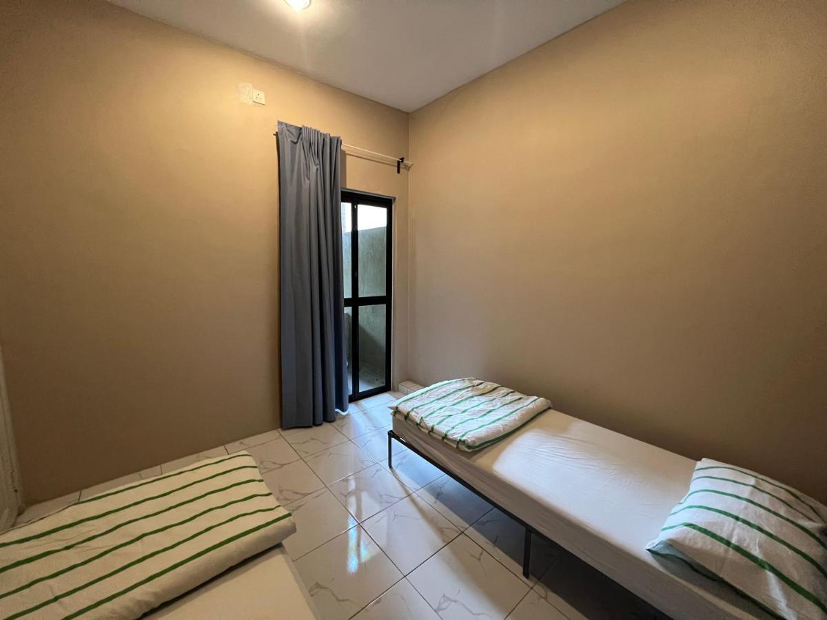 Theatbas Homestay 17 In Seri Iskandar Perak 3 Bedroom Bota Exterior foto